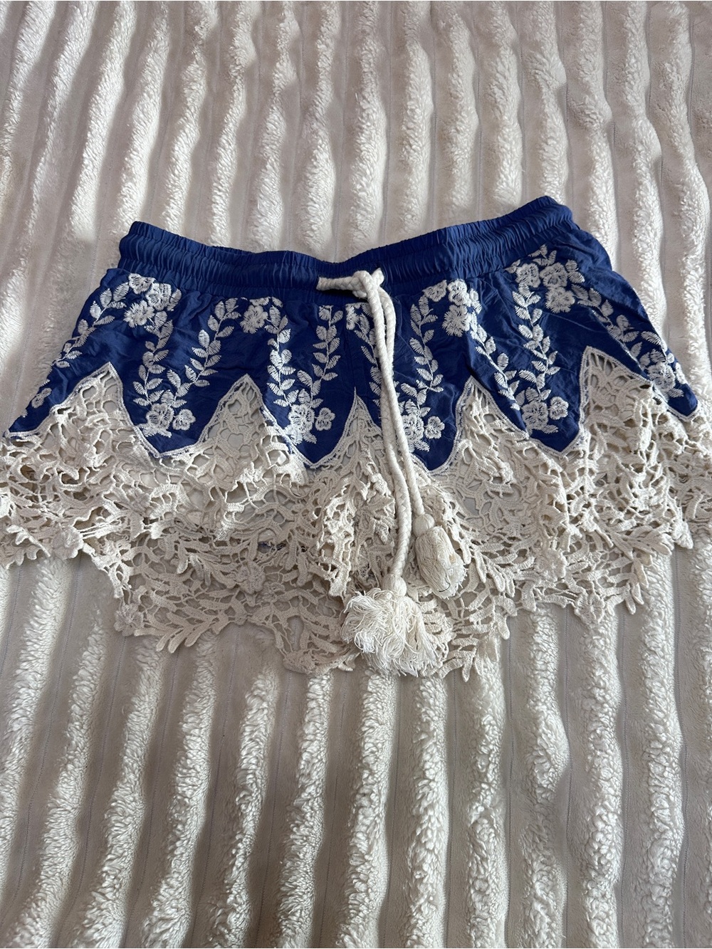 Boho Lace trimmed shorts, XS